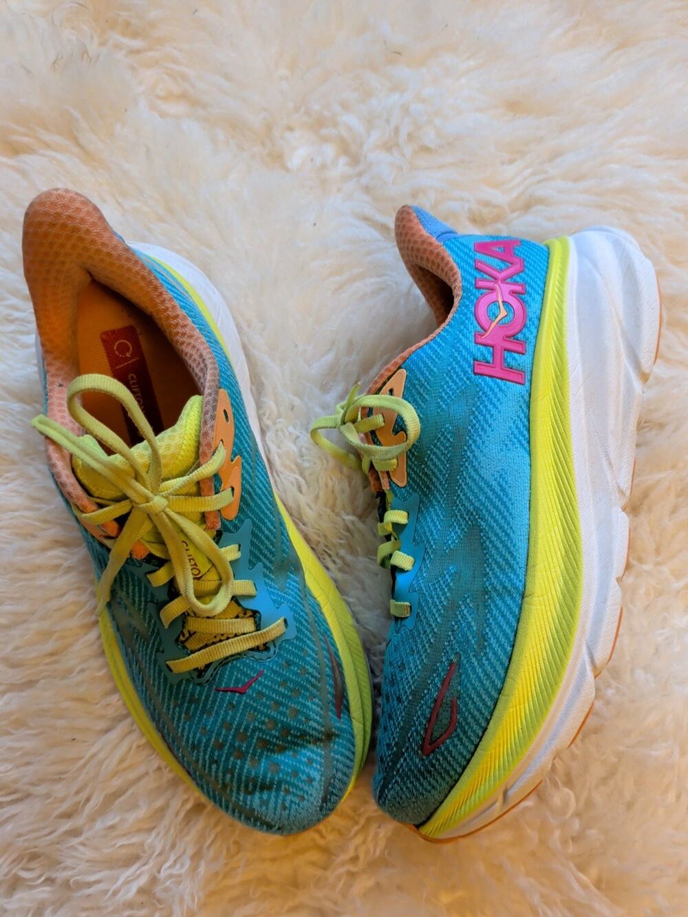 HOKA ONE ONE CLIFTON 9 WOMEN'S SIZE 8 B TURQUOISE TEEL /YELLOW ATHLETIC SNEAKER